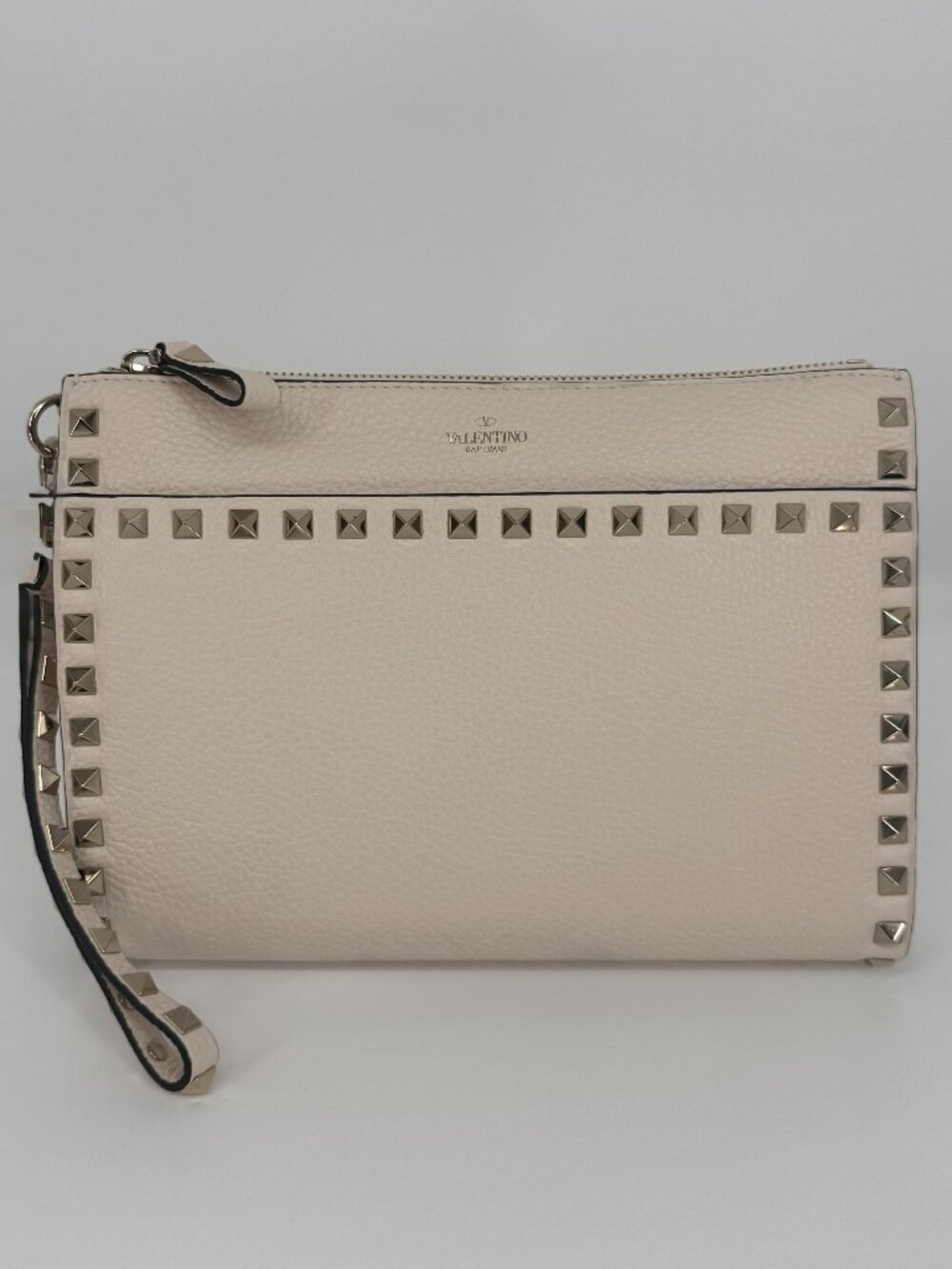 Valentino Garavani Rockstud Wristlet Pouch in Pebbled Calfskin - Picture 1 of 12